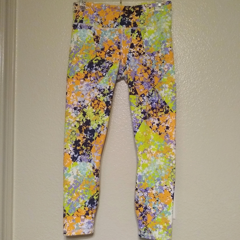 FABLETICS floral print PowerHold capri leggings, S